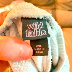 Hello I’m selling some pants I thrifted a while back they aee super comfortable.